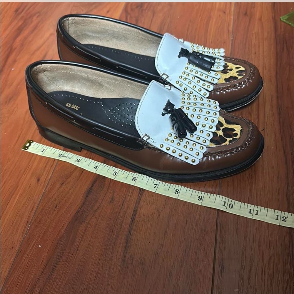 Weejuns Sz 9.5 Women’s Brown and White Tassel Loafers